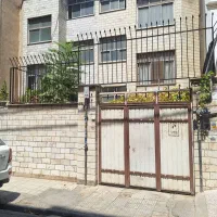 دو طبقه شمالی با پیلوت که مسکونی شده خیابان ۲۷