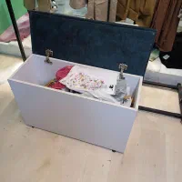 کانتر  . مانکن . صندلی باکسی و چرغ دار . گل خشک