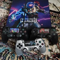 دستگاه‌ ps4 فت همراه سه دسته