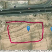 زمین مزروعی حاشیه جاده