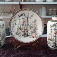 ست گلدان چینی و بشقاب دیوارکوب چینی