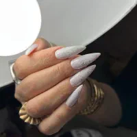 تخفیف برای تمامی خدمات کاشت ناخن وآموزش حرفه ای