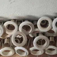 تعدادی هالوژن شیک طلایی و سفید