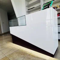 کانتر دارای ویترین