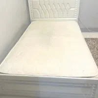 تخت خواب یک نفره بزرگ