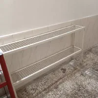 قفسه آهنی وجعبه نوشابه