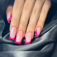 خدمات کاشت ناخن