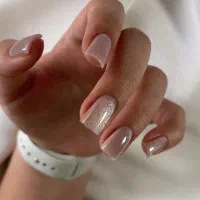 آفر ویژه کاشت و ترمیم ناخن و ژلیش پا