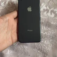 اپل iPhone 8 با حافظهٔ ۶۴ گیگابایت