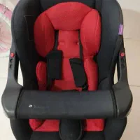 یک عدد صندلی ماشین کودک نو