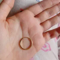 یک لنگه گوشواره حلقه ای گم شده