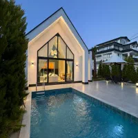 ویلا نوساز با استخر روباز اجاره ای چالوس