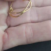 یک لنگه گوشواره طلا