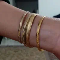 چهار عدد النگو ودوعدد زنجیر پلاک