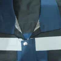 سه دست لباس کار دارم