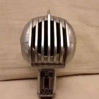 میکروفون قدیمی کله گربه ای همراه پایه فلزی