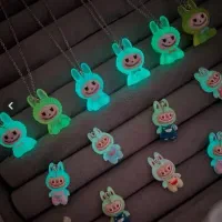 فروش گردنبند لبوبو شبرنگی و فلزی