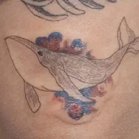 اجرای تتو بدن توسط تتوآرتیست خانم