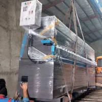 همکار ساده در کارگاه دستگاه سازی