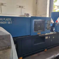 کارگر شیفت شب تزریق پلاستیک و انباردار