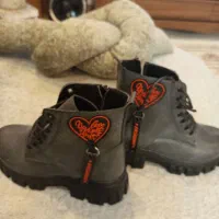 یک جفت نیم بوت