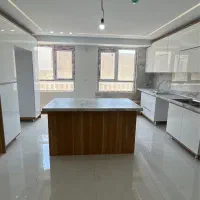 ۱۲۰متر/۳خواب/فول‌امکانات/کلیدنخورده/سلسبیل
