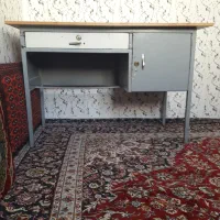 میز فلزی