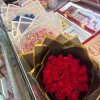 دسته گل و باکس هدیه‌روز‌مادر|گل مصنوعی|تهران, مشیریه|دیوار