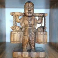 مجسمه چوبی پسر ماهیگیر