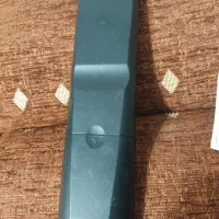 یک عدد کنترل مارک هایسنس و تعدادی وسایل دیگر