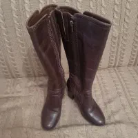 چمکه چرم .تعدادی کفش و کتانی زنانه