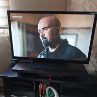 تلویزیون ۴۳اینچ پلاسما،سامسونگ،ومیز تلویزیون