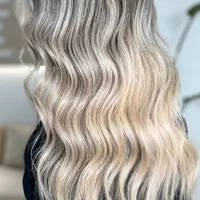 سالن زیبایی منیراسدی متخصص رنگ و لایت