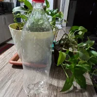 بطری اب نعدنی و نشابه