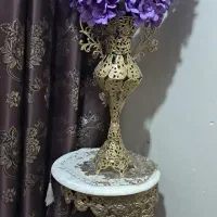 گلدون ‌و گل میز