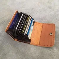 یک عدد کیف مدارک پیدا شده