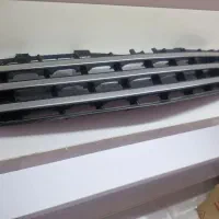 یک جفت چراغ جلو و جلو پنجره موهاوی