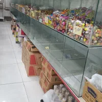 قفسه شیشه ای شکلات آجیل