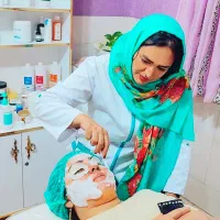 آموزشگاه ارایشگاه خانم گل زرین شهر