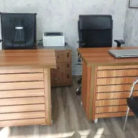2 عدد میز تحریر ( اداری )