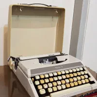 ماشین تایپ ژاپنی رویال