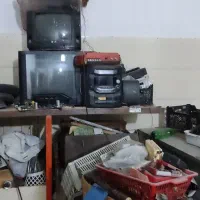 مقداری  لوازم ضبط و رادیو  قدیمی جهت فروش