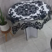 یک عدد میز گرد با قطر ۷۰ و قدی هم ۷۰
