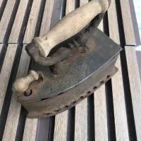 اتو زغالی|کلکسیون اشیاء عتیقه|گرگان, |دیوار