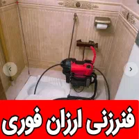 نظافت ساختمان درو پنجره با دستمال