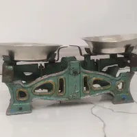 ترازو دو کفه ای قدیمی