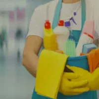 خانم جهت نظافت خانه
