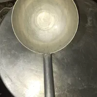 دیگ بزرگ با ملاقه بزرگ