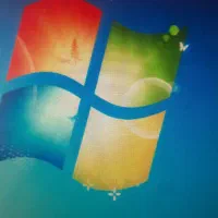 همکار خانم آشنا  به کامپیوتر