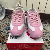 کفش|کیف، کفش، کمربند|تهران, نیروی هوایی (پیروزی)|دیوار